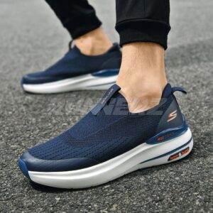 Skecherss max cushion