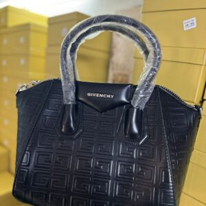 GIVENCHYY ANTIGONA EMBOSSED SERIES MEDIUM