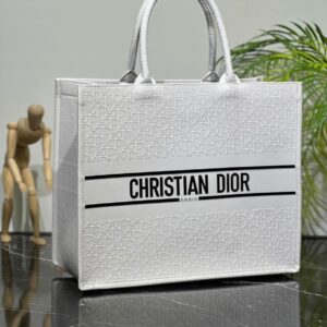 CHRISTIANN DIORR WHITE TOTE BAG
