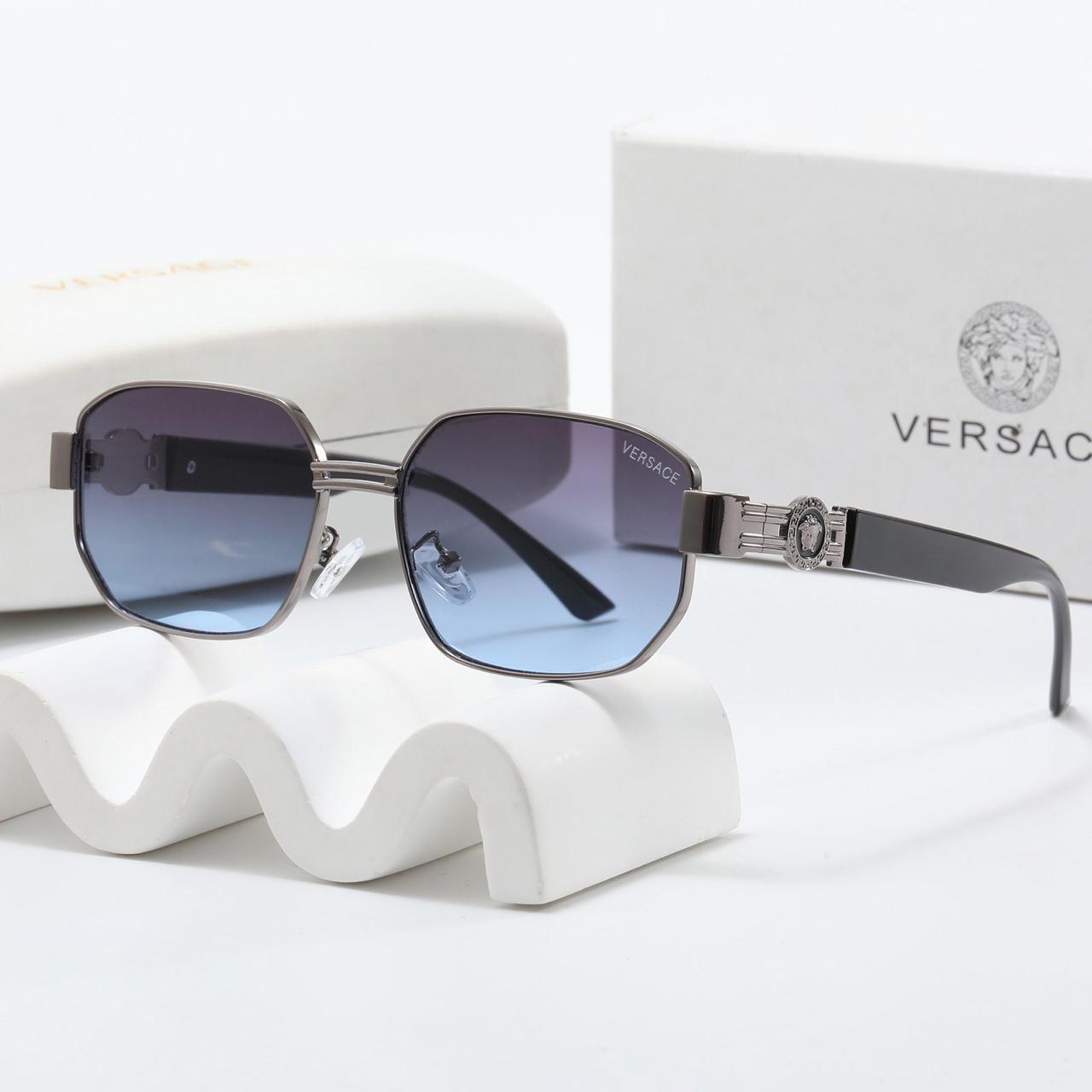 VERSACEE