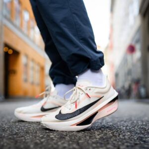 Nikee zoom fly 6 ivory crimson