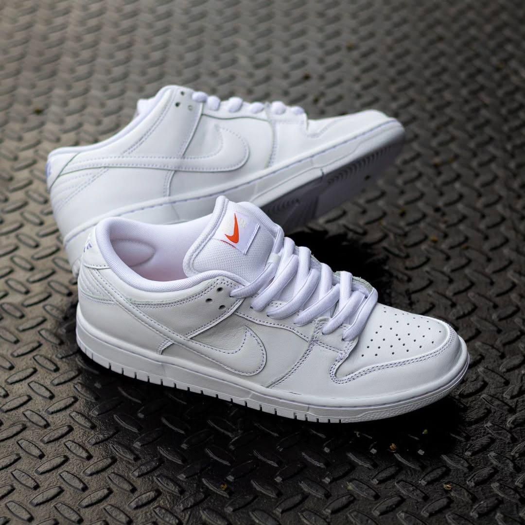 NIKEE SB DUNK TRIPPLE WHITE 