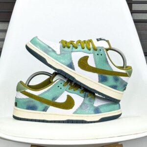 NIKEE SB DUNK CHAMELEON 