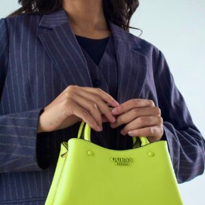 LATEST GUESSS SLING BAG