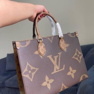 LOUISS VUITTONN ON THE GO