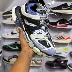 BALENCIAGAA TRACKING SNEAKER