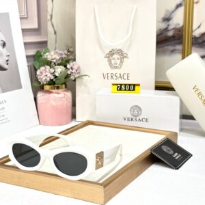 VERSACEE