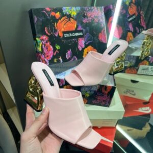 DOLCEE & GABBANAA HEELS