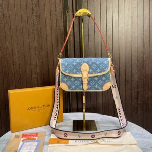 louiss-vuittonn ldiane monogram mirror bag