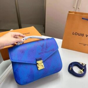 LOUISS VUITTONN CROSSBODY BAG