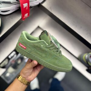 NIKEE SB DUNK SUPREME OLIVE GREEN