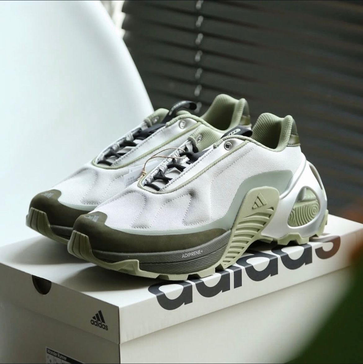 Adidass Wonder Runner