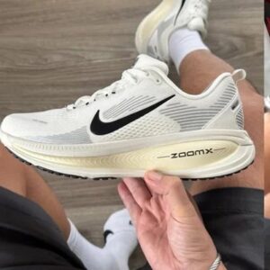 Nikee Zoom Vomero 18