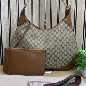 GUCCII B LARGE SHOULDER BAG