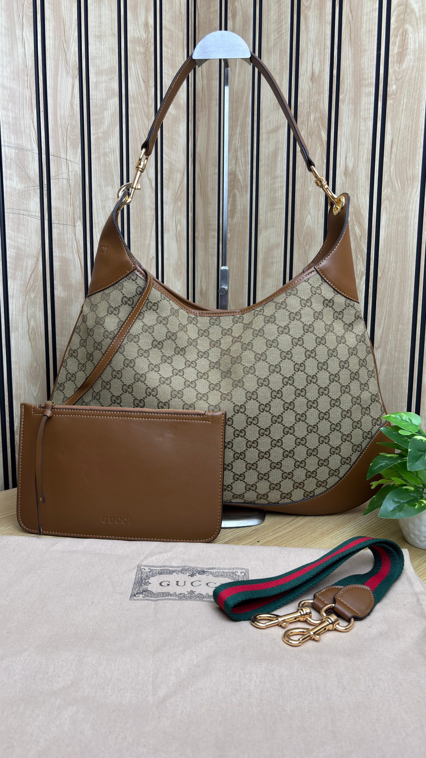 GUCCII B LARGE SHOULDER BAG