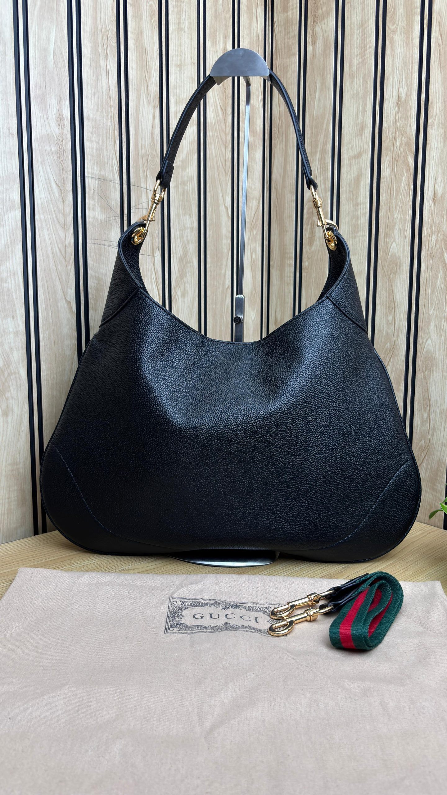 GUCCII B LARGE SHOULDER BAG - Image 12