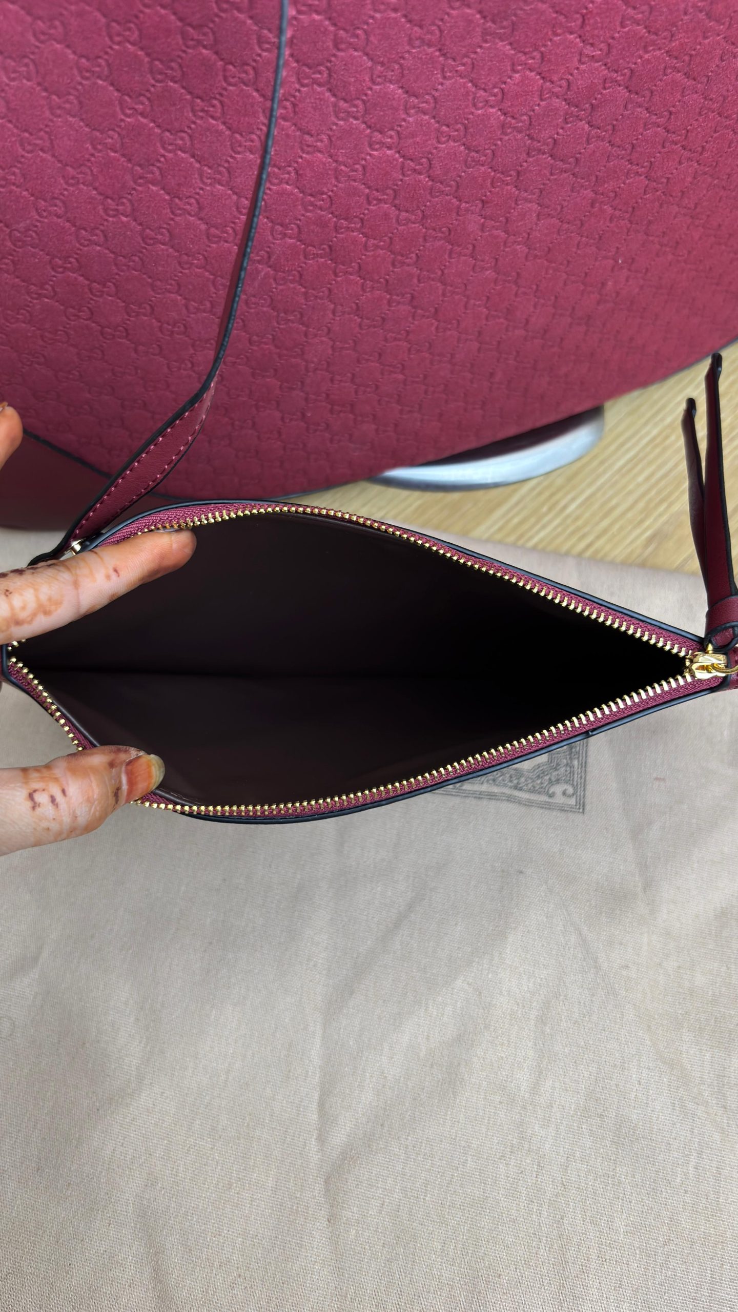 GUCCII B LARGE SHOULDER BAG - Image 13