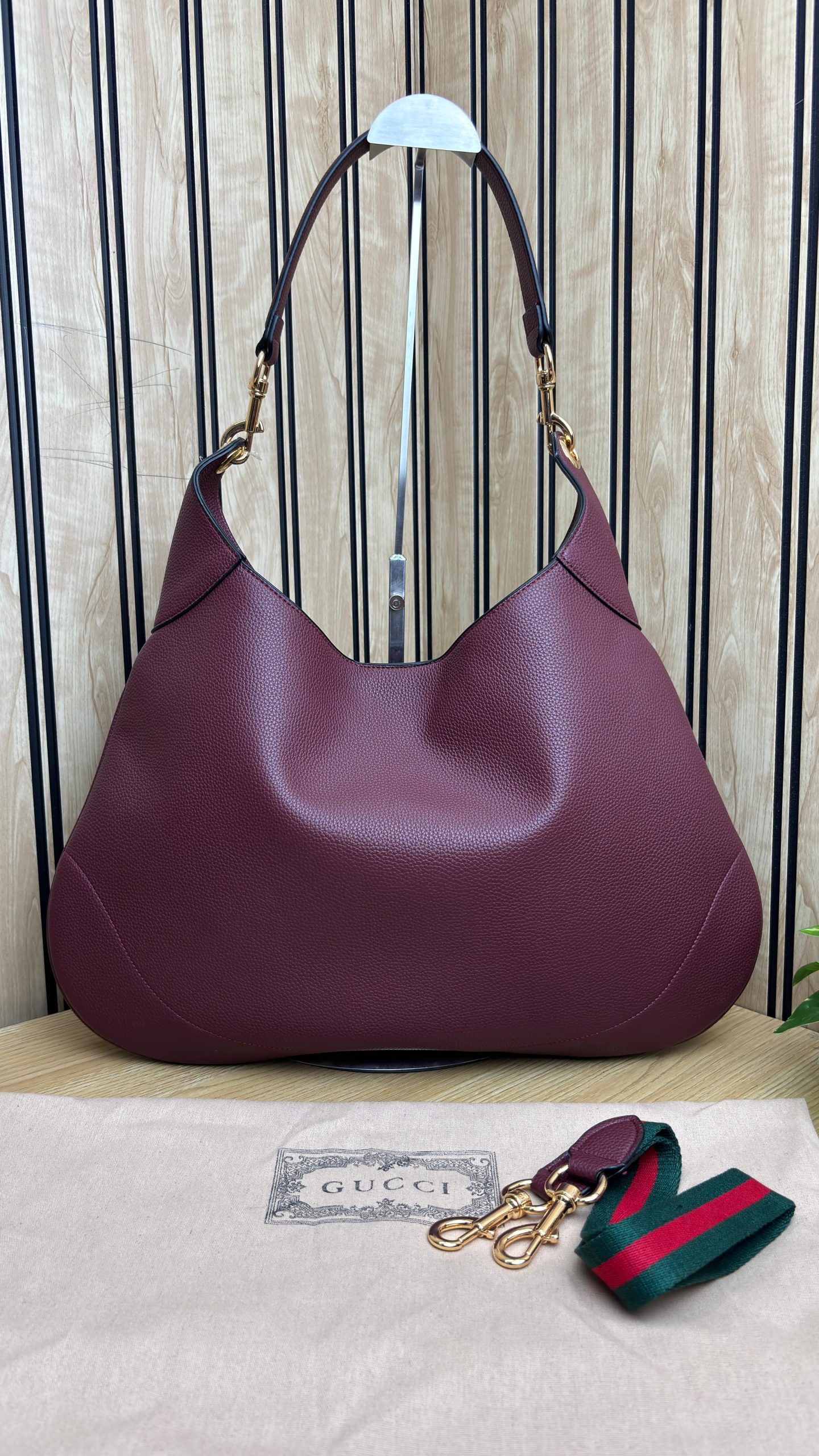 GUCCII B LARGE SHOULDER BAG - Image 15