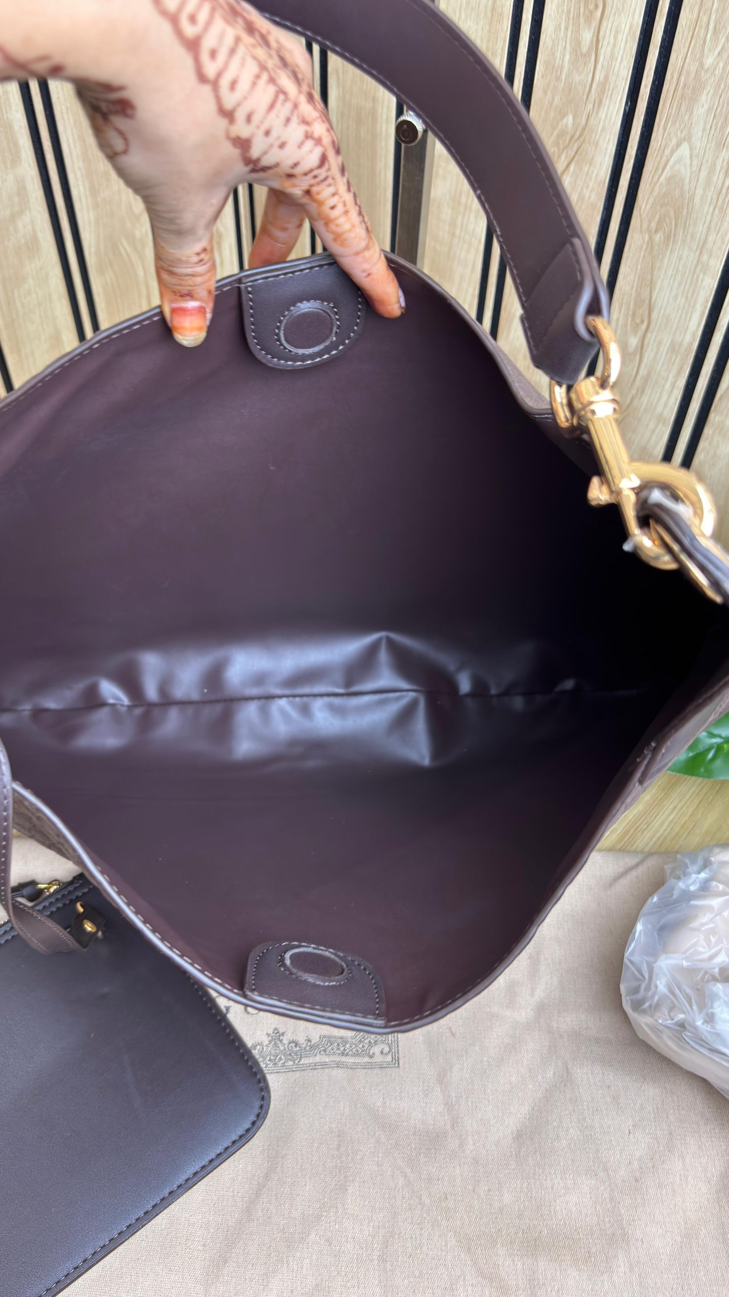 GUCCII B LARGE SHOULDER BAG - Image 18