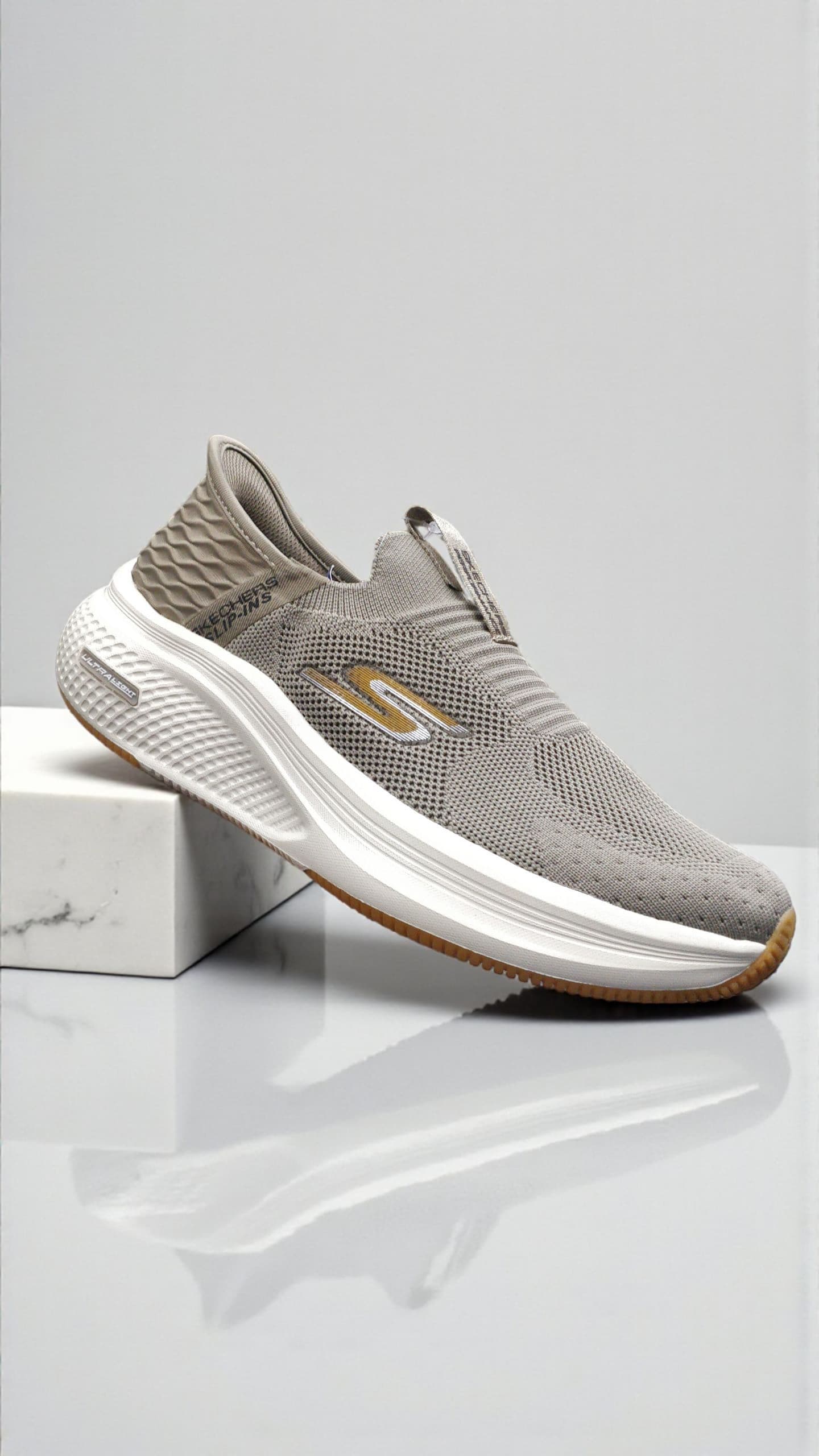 SKECHERSS ULTRA LIGHT SLIP IN