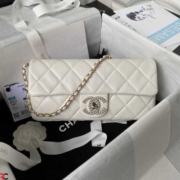 CHANELL MINI QUILTED MESSENGER BAG