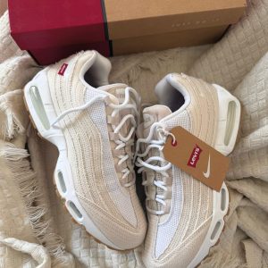 Nikee AirMax 95 OG x Levis Light Orewood Brown