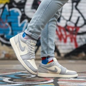 AIR JORDANSS RETRO 1 LOW X STUSSY OG GREY KEYCHAIN