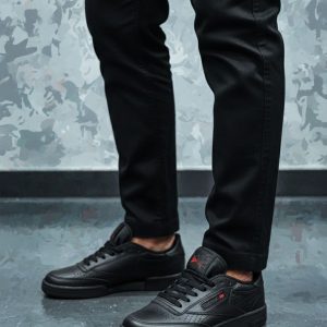 REEBOkK CLASSIC TRIPPLE BLACK