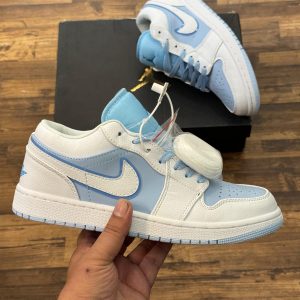 Nikes Air Jordan 1 Low "Reverse ice blue"