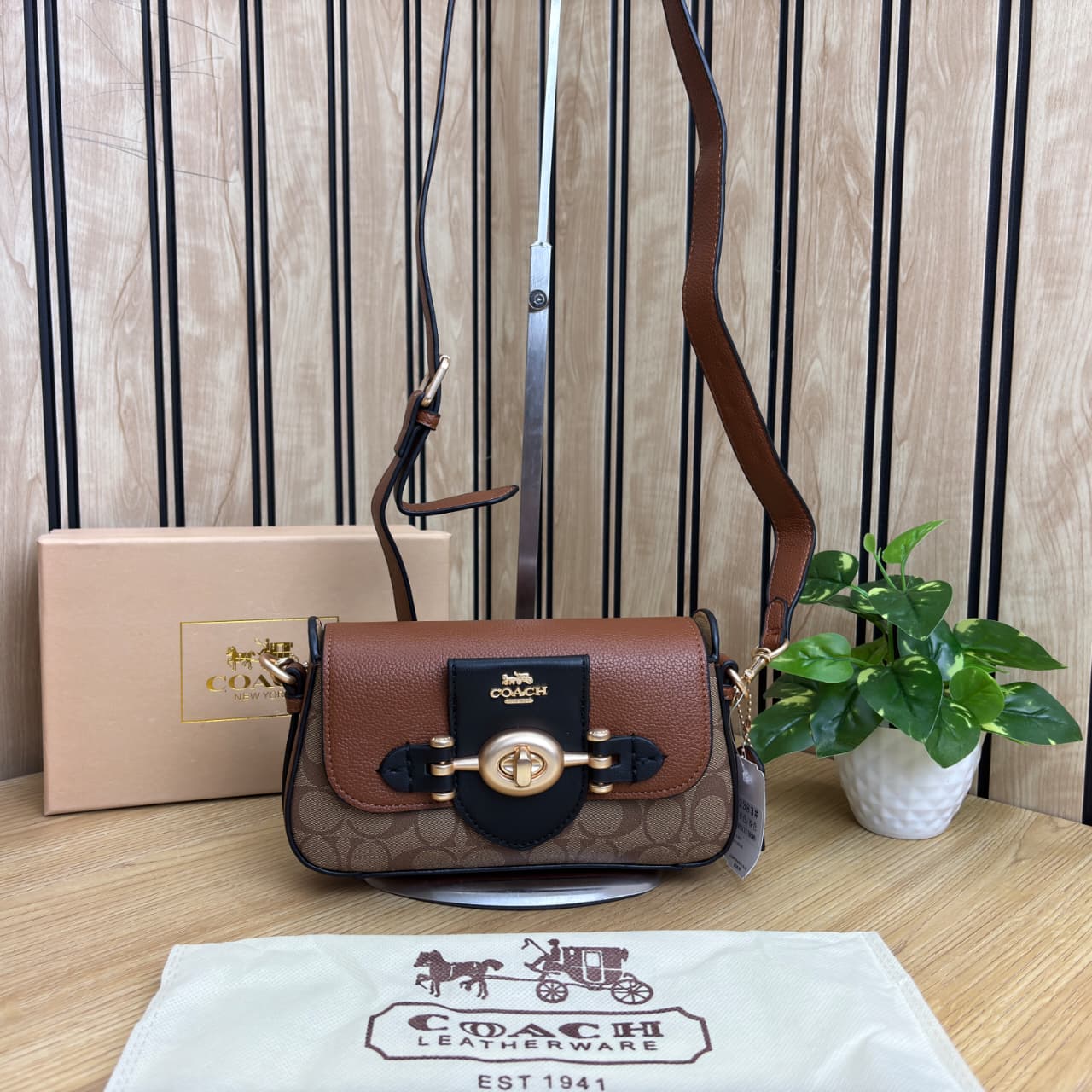 COACHE BRIE SHOULDER BAG