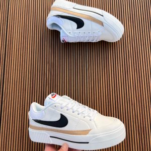 Nikee court legacy lift sneakers