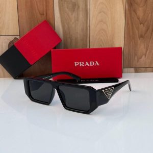Pradas 82 black