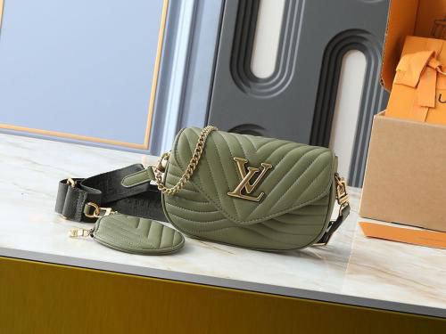 LOUISE VUITTONE GREEN PREMIUM GIFT SET BAG WITH OG BOX