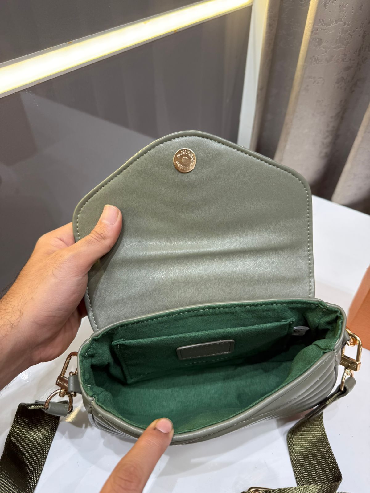 LOUISE VUITTONE GREEN PREMIUM GIFT SET BAG WITH OG BOX - Image 3