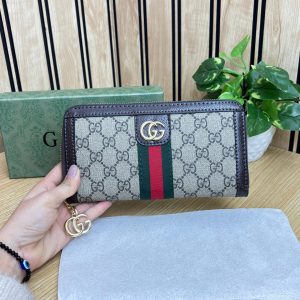GUCCIS LONG WALLET ON SLING