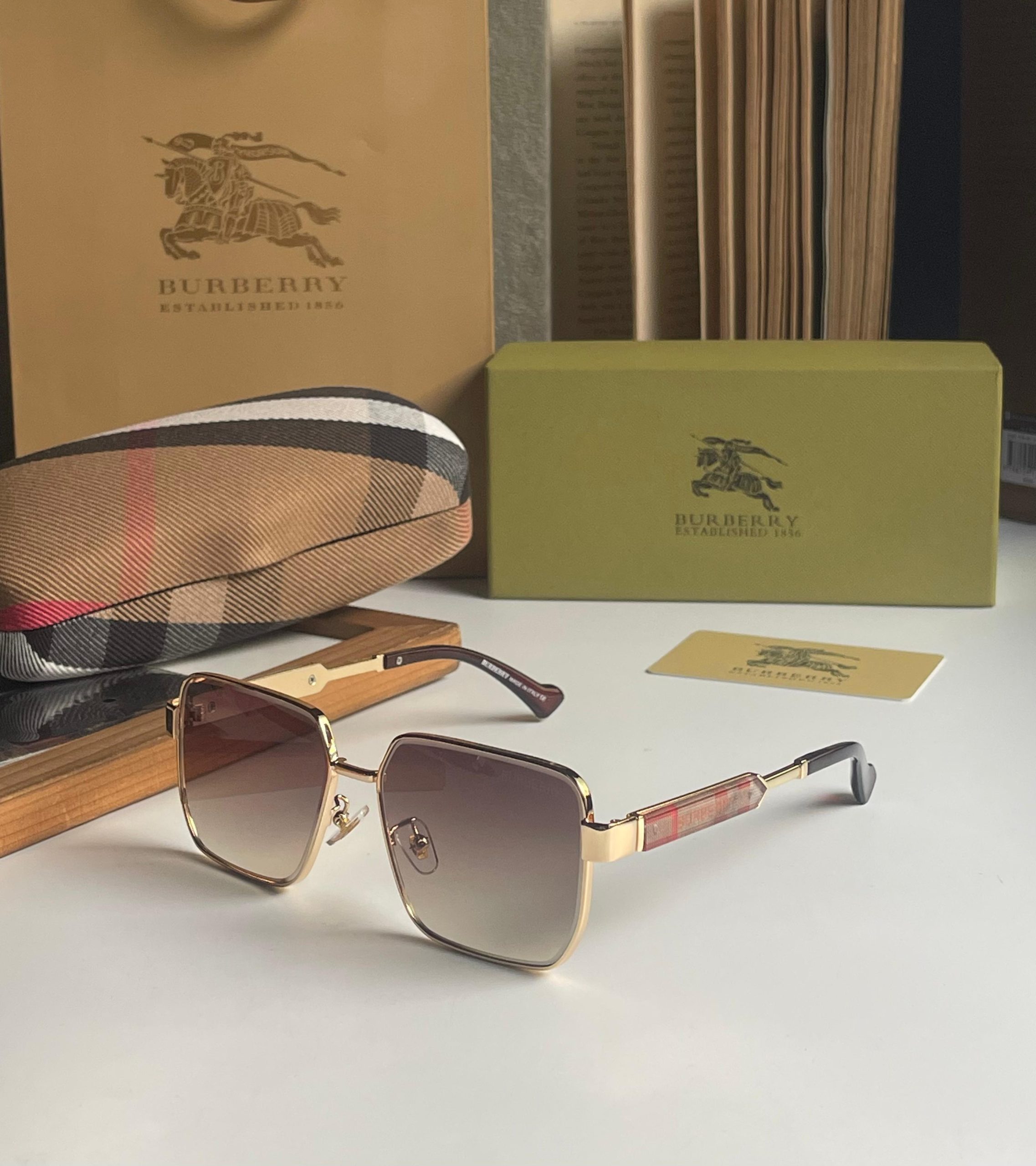 BURBERRYS SUNGLASSESS