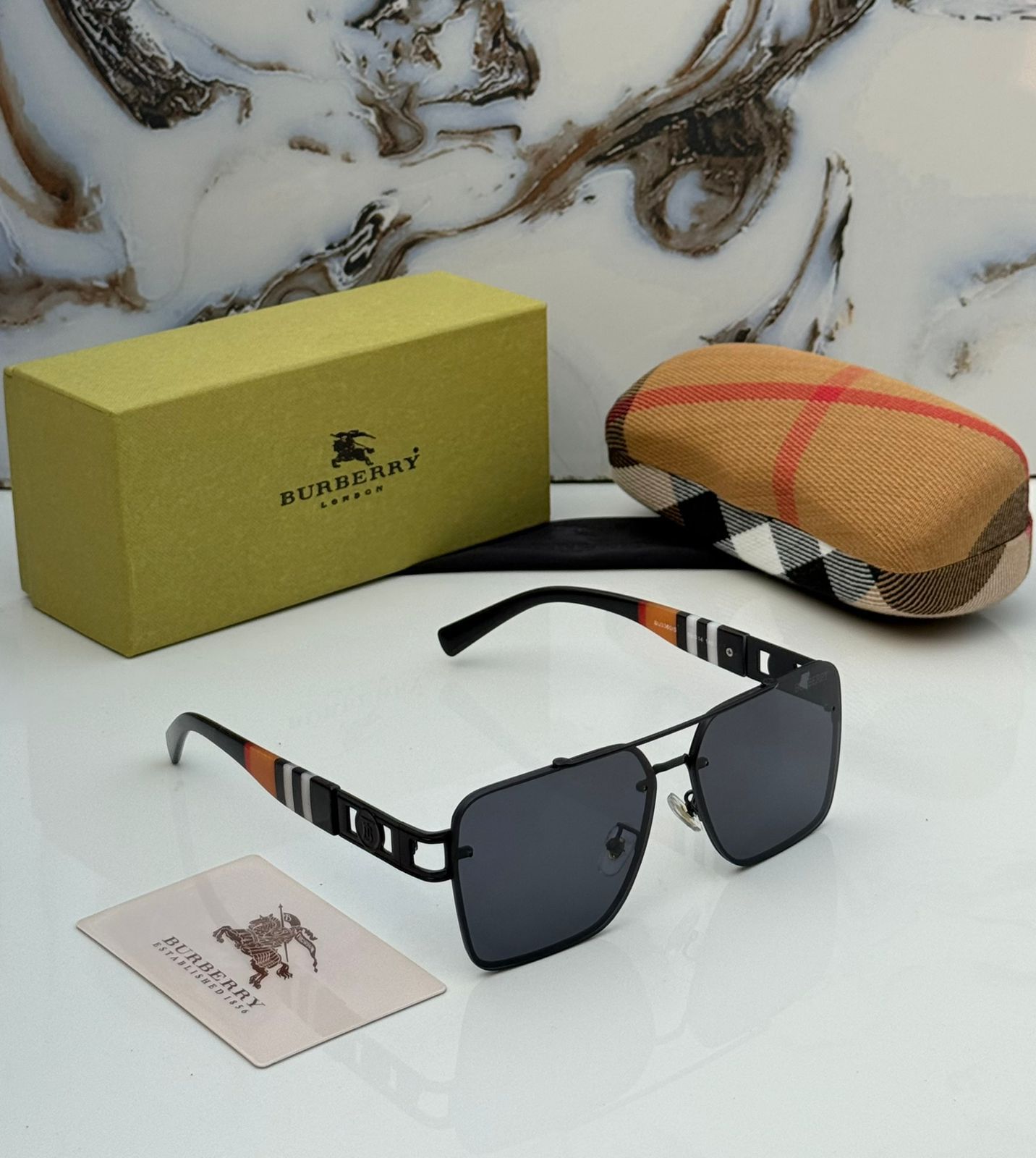 BURBERRYS-SUNGLASSESS