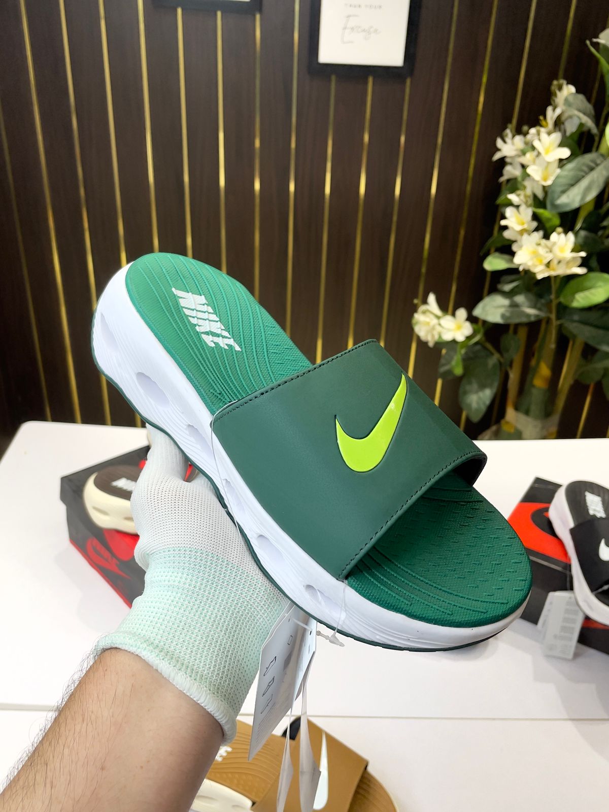 Nikes Comfortride Slides
