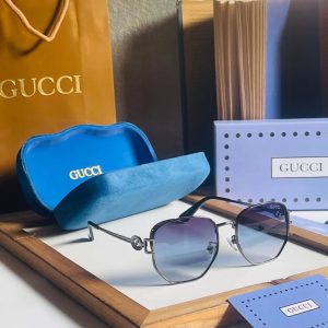 GUCCIS SUNGLASSESS
