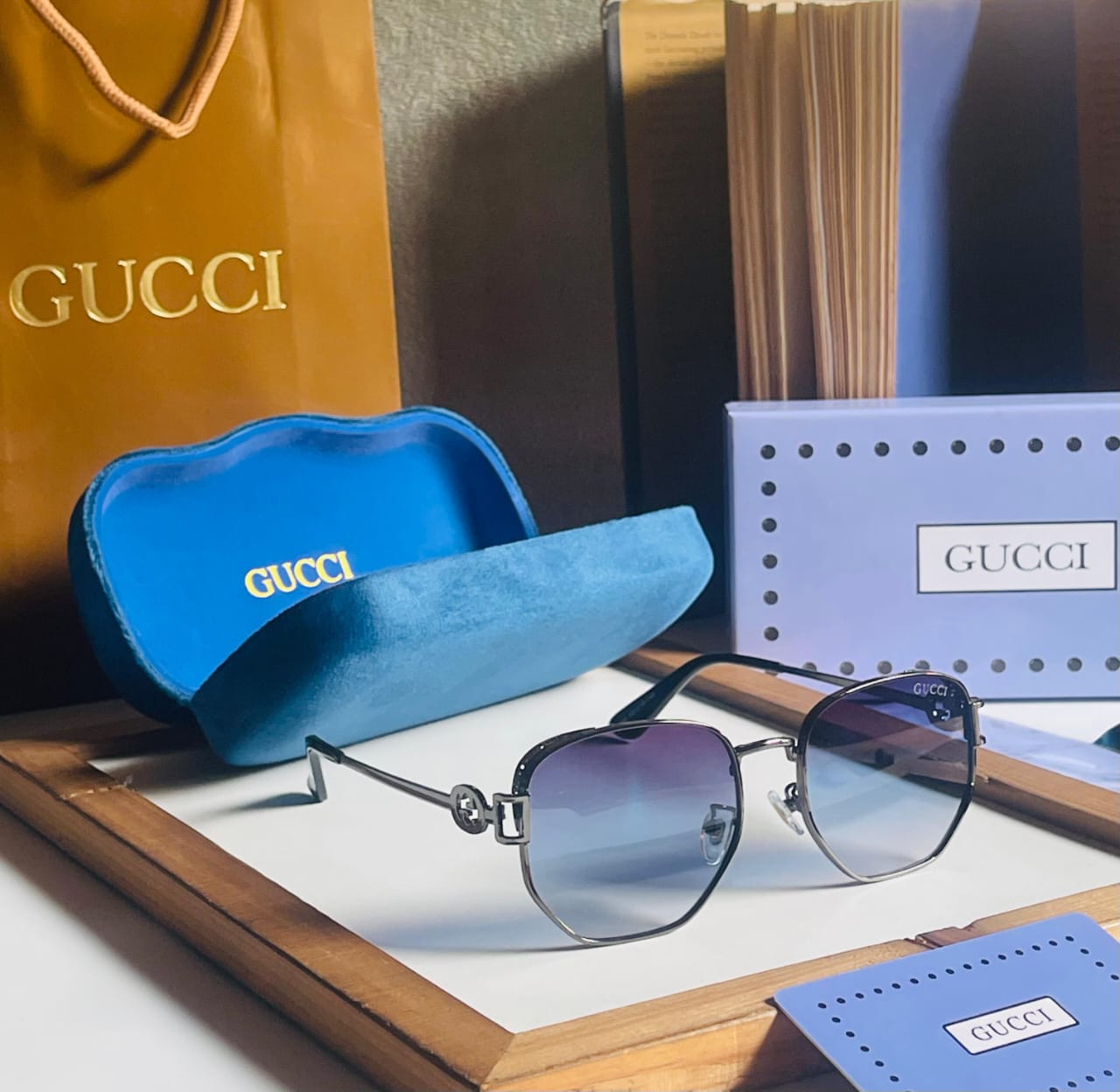 GUCCIS SUNGLASSESS