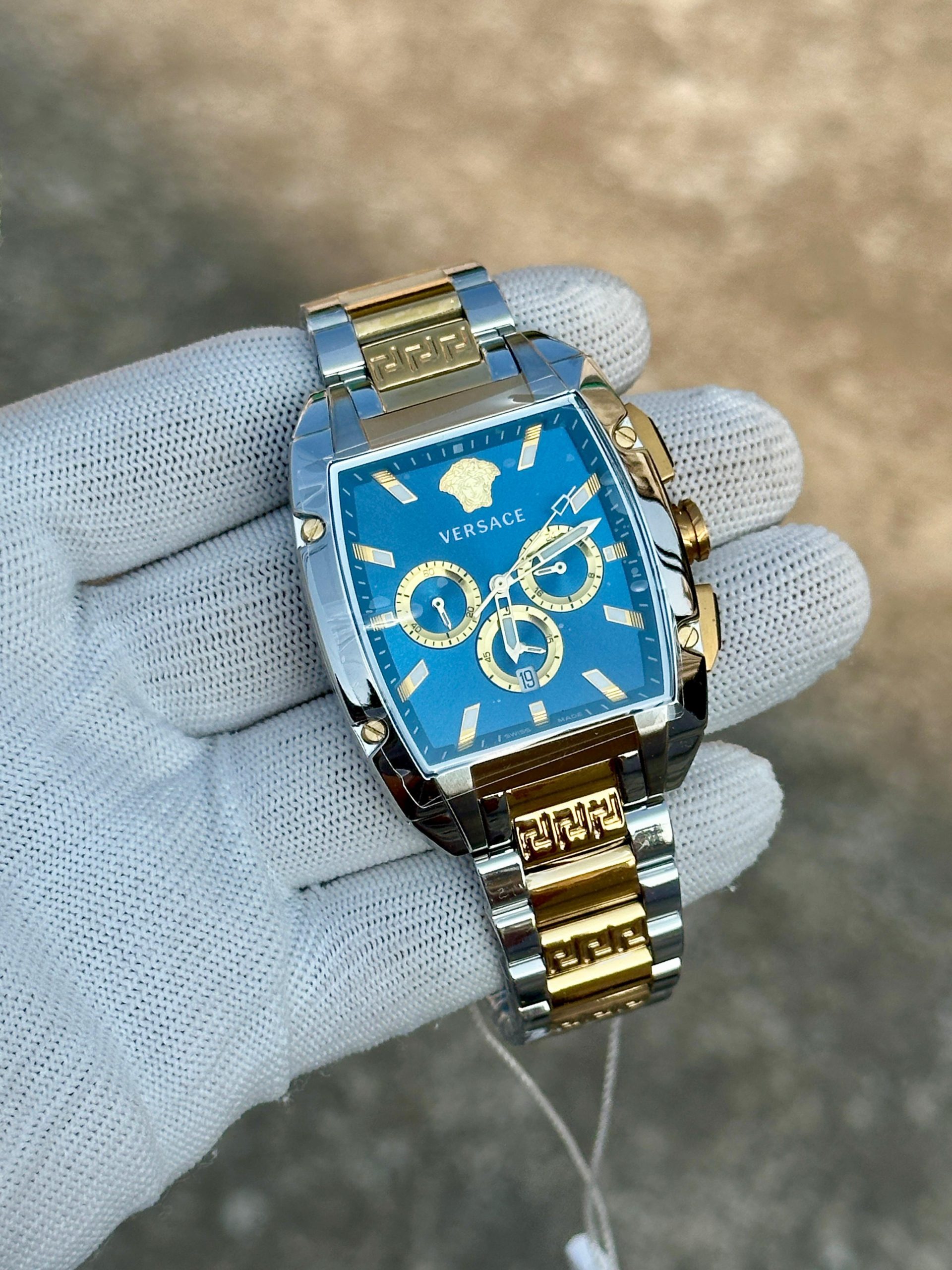 Versaces Chain Reaction