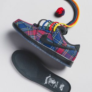 Nikes sb dunk nardwuar tam o shanter hat