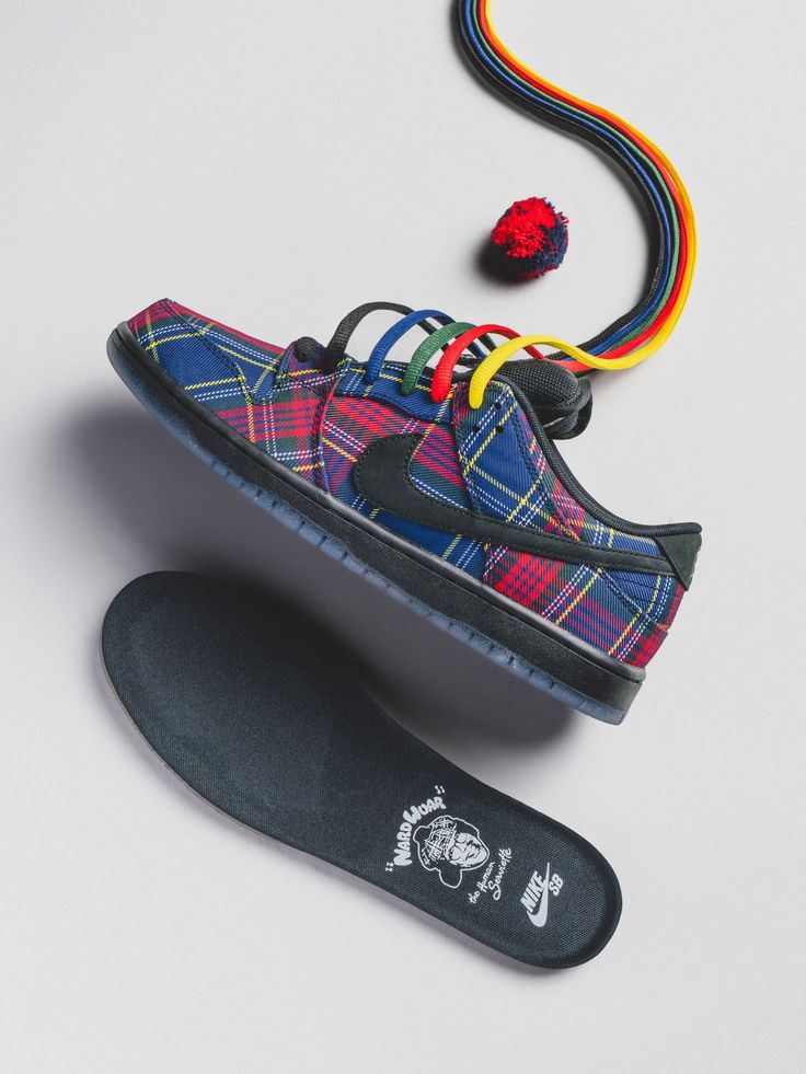 Nikes sb dunk nardwuar tam o shanter hat