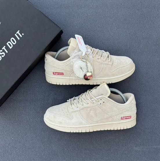 NIKEE SB DUNK SUPREME BEIGE