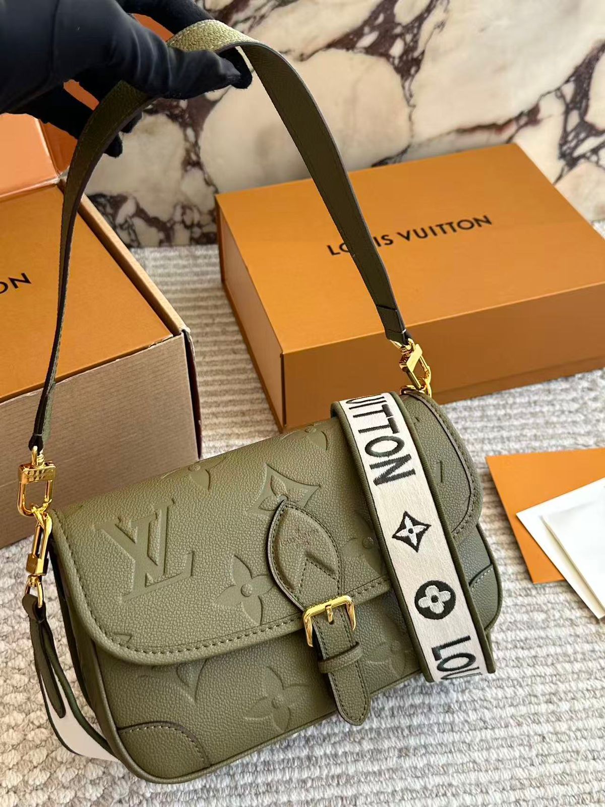 LOUISE VUITTONS DIANE