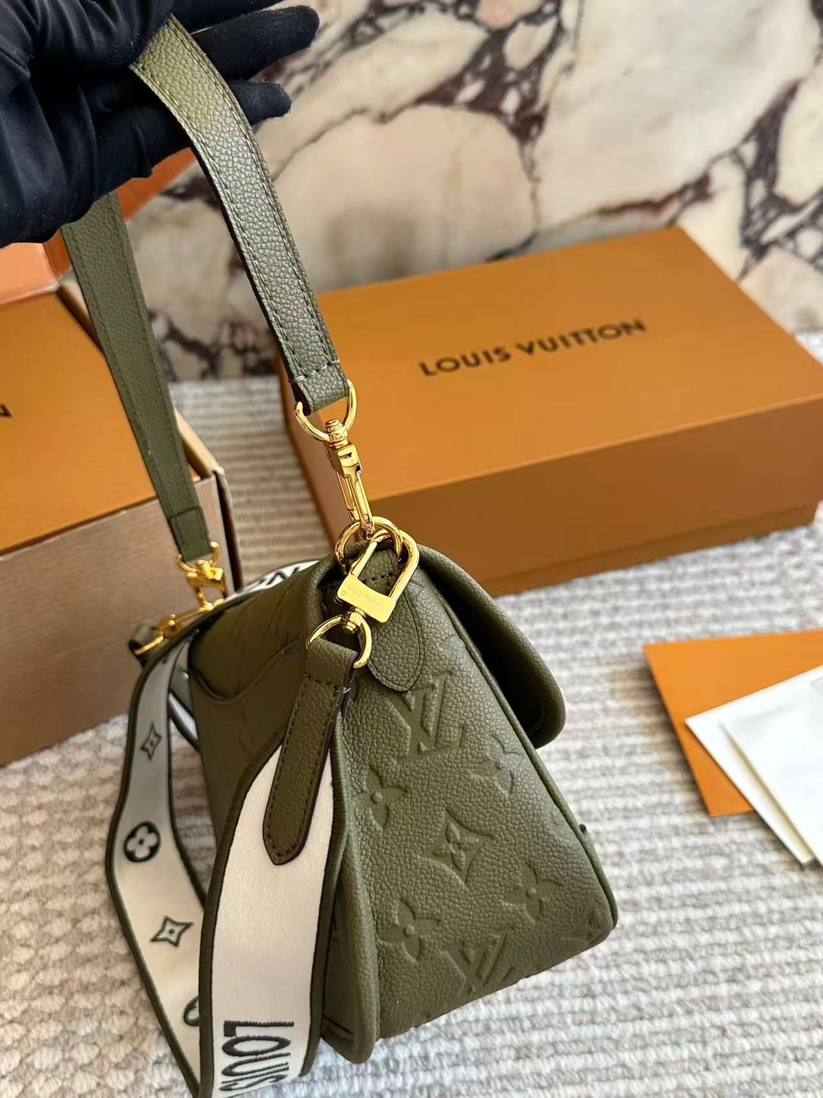 LOUISE VUITTONS DIANE - Image 4