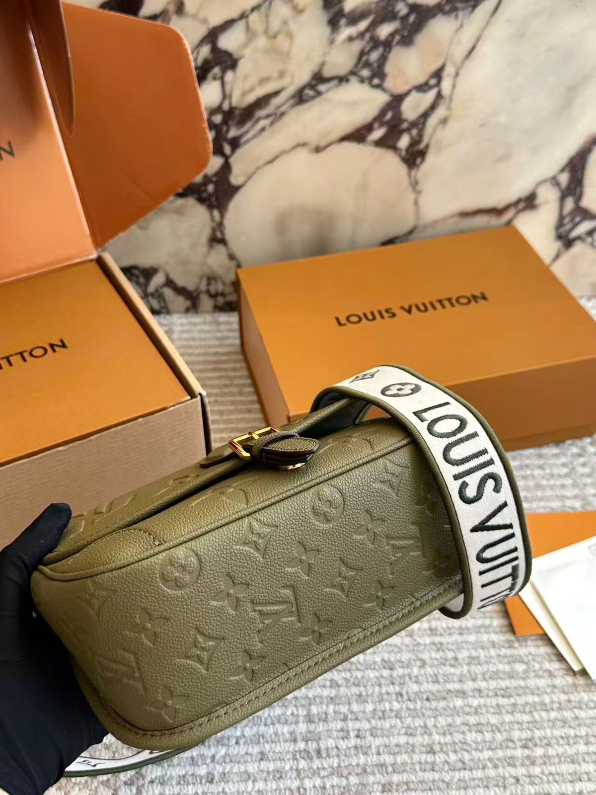 LOUISE VUITTONS DIANE - Image 3