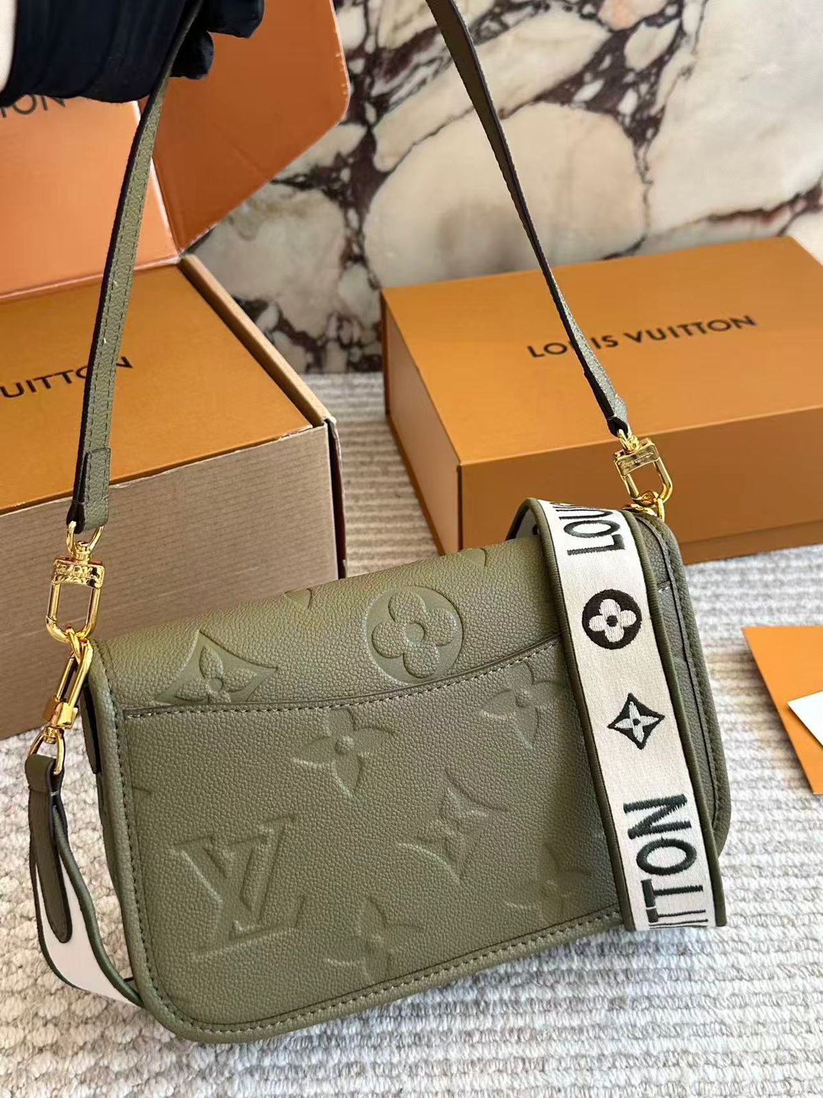 LOUISE VUITTONS DIANE - Image 5