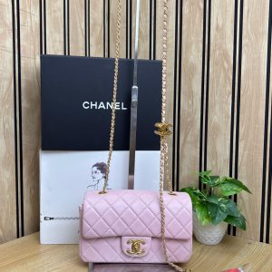 CHANELS CLASSIC FLAP BAG
