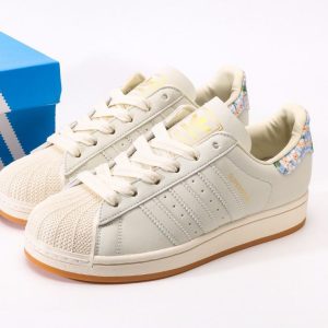 Adidase superstar 2 liberty london